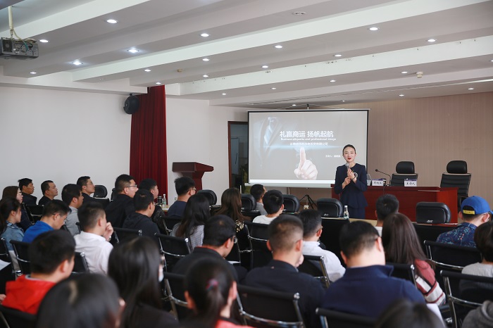 ​水投世界杯实时比分“尚水知源讲堂”举办商务礼仪培训