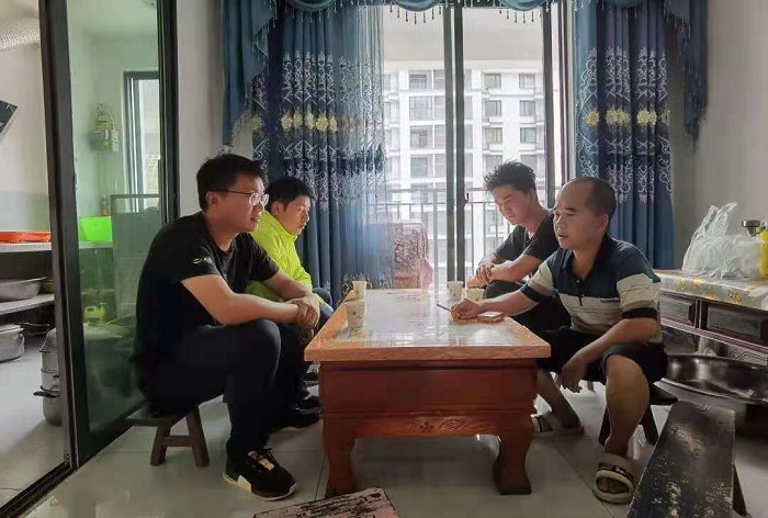 四世界杯官网中文版两个基层党支部回访搬迁户