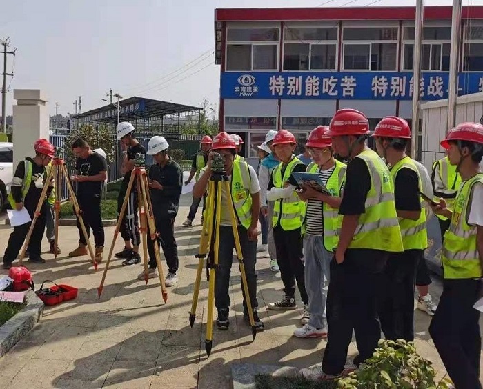 四世界杯官网中文版直管八部、滑模分世界杯官网中文版举办技能竞赛