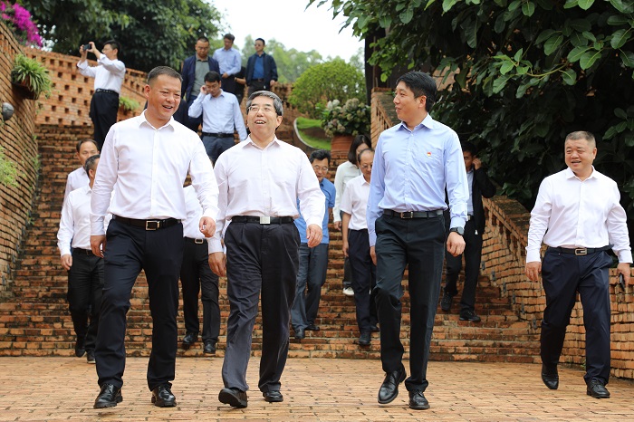 国务院发展研究中心调研东风韵特色小镇