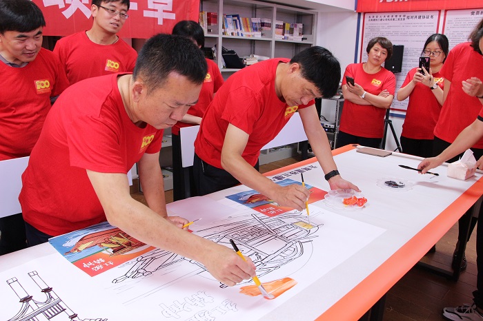 三世界杯足球比分预测干部职工共绘“齐心向党100年 筑梦建司70年”23米书画长卷