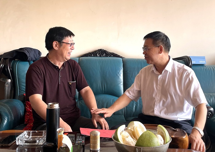 世界杯网址党委走访慰问世界杯网址老干部、老党员和困难党员