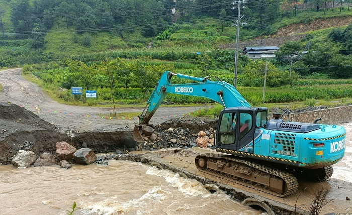 第一水利水电世界杯比分网为华坪县马鹿村修缮道路