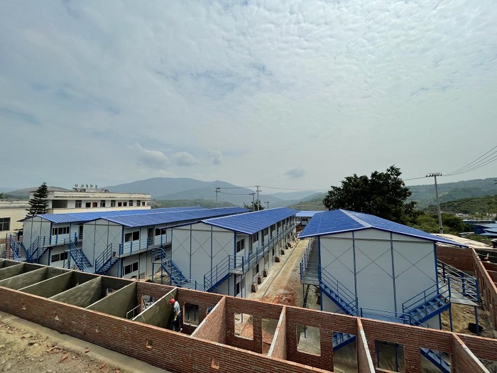 十八世界杯官方参与元江县曼来镇泥石流灾害过渡房建设