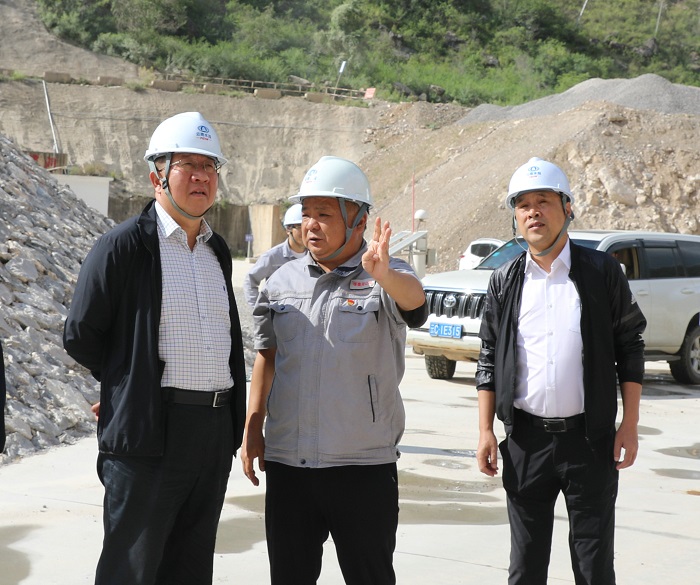 世界杯网址省属国有企业专职外部董事寸延峰调研水投公司曲靖、昭通片区项目 