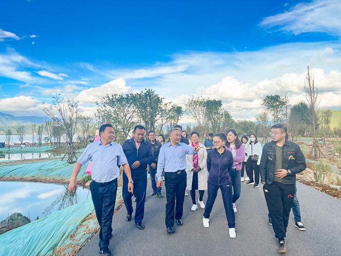 省总工会调研泸沽湖沿湖生态搬迁及生态建设项目劳动竞赛情况