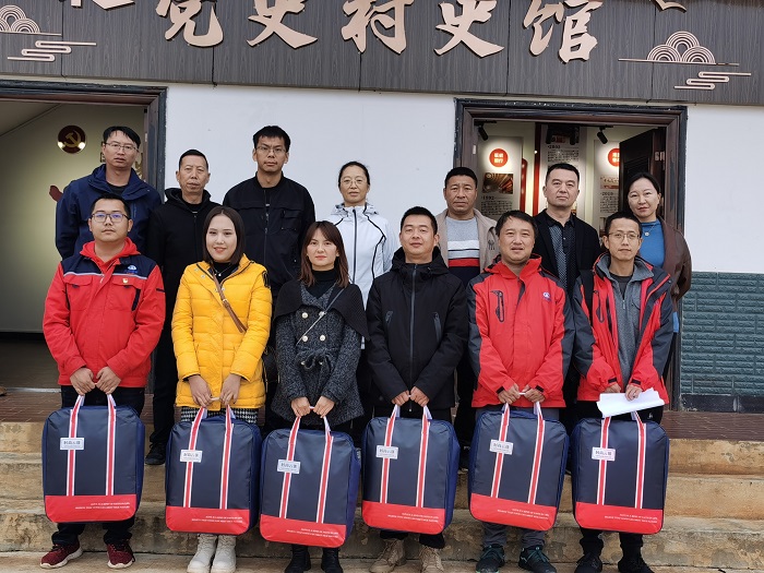 四世界杯足球网到师宗县看望慰问驻村队员