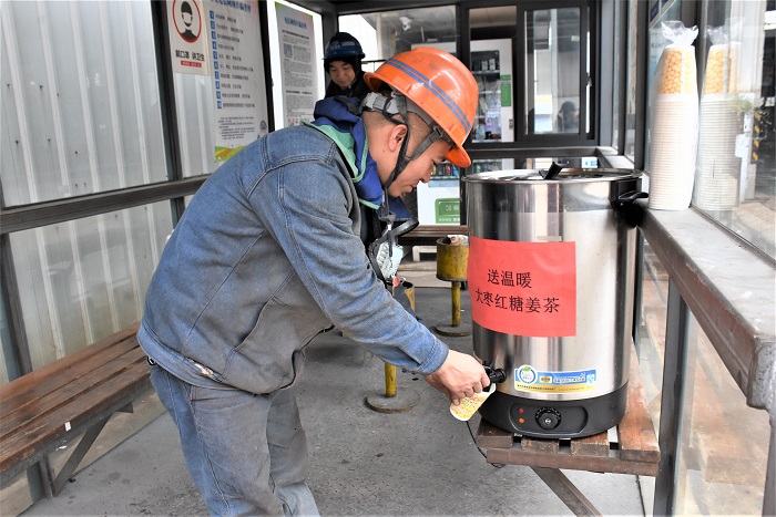 钢构世界杯官网合作平台为职工送“暖心茶”