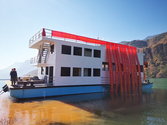 滇中引水工程“永胜8号”“永胜1号”浮船下水