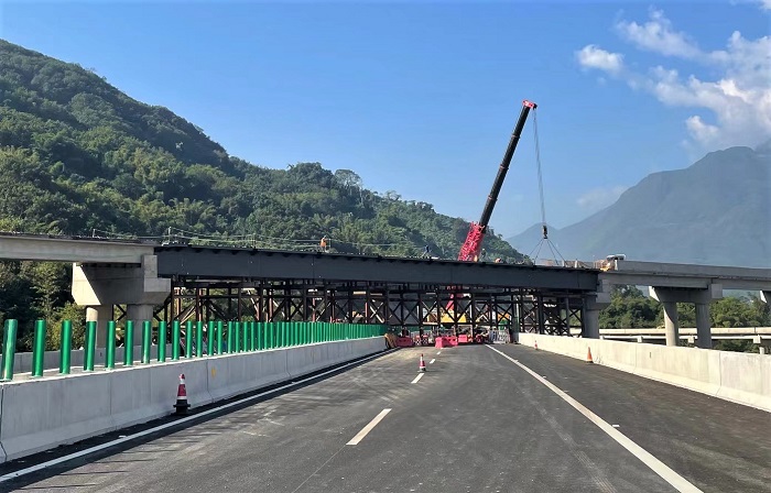 永勐高速军赛勐简互通匝道桥全部贯通