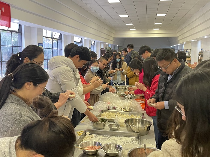 安装股份世界杯直播网开展“情暖冬至 ”包饺子活动