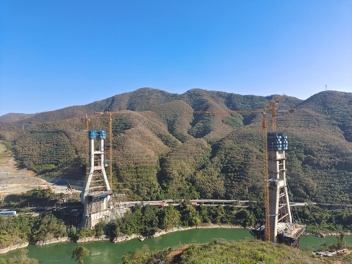 景洪神秘谷澜沧江特大桥全面转入塔梁同步施工阶段