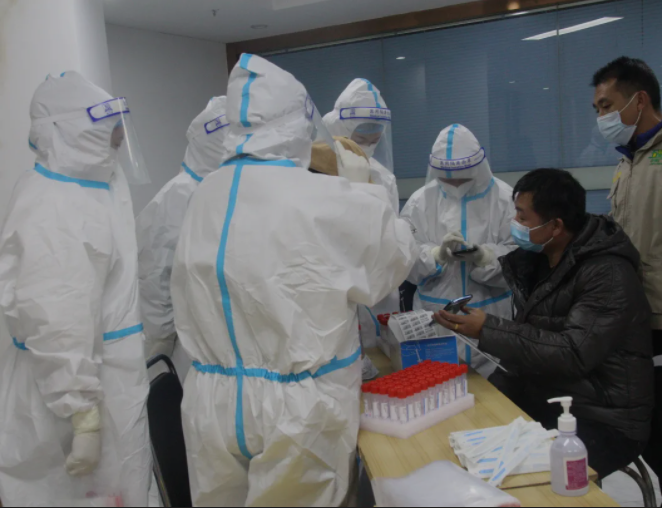 五里多农博广场为商户办实事