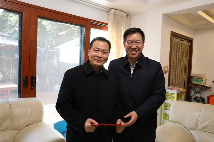 陈文双看望慰问世界杯直播网老领导老党员