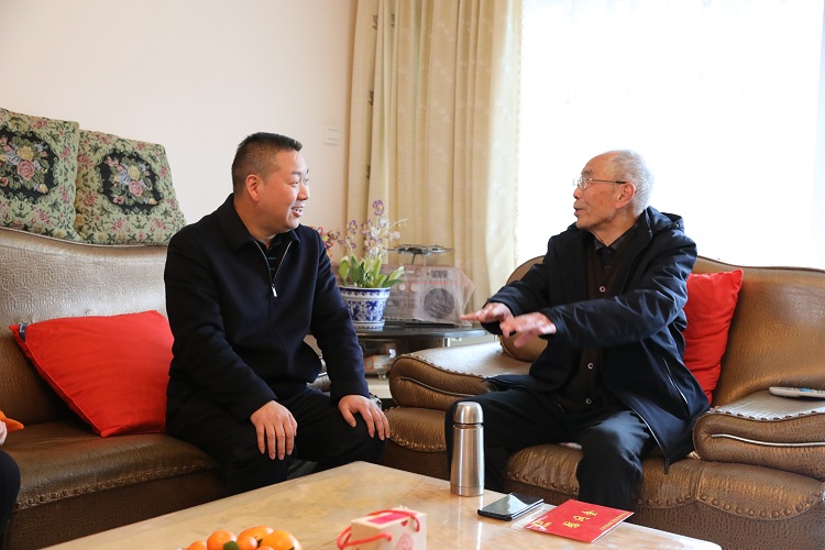 陈祖军看望慰问世界杯官网中文版老领导