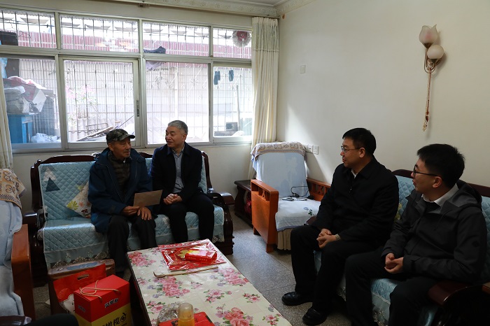 省国资委副主任洪国正走访慰问世界杯官网中文版困难职工