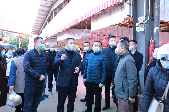 陈祖军率队前往篆新农贸市场、五里多农博广场开展节前消防安全检查