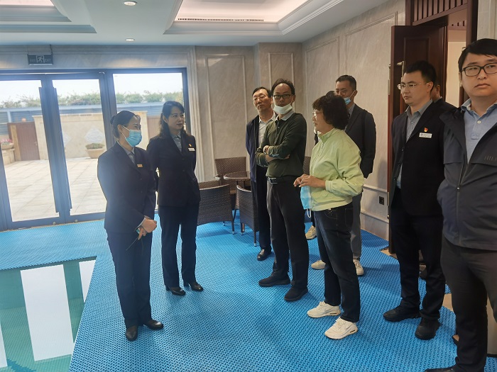 省属国有企业专职外部董事调研澄江小院酒店项目