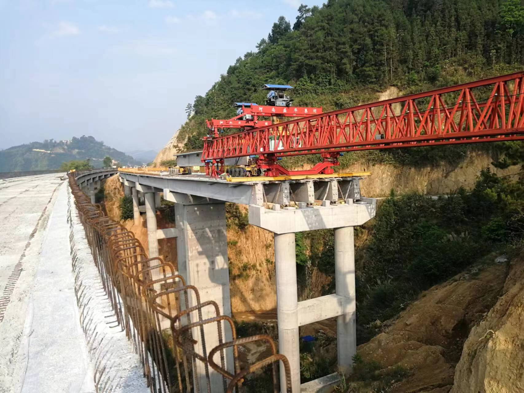 元绿高速迷卡1号大桥双幅贯通