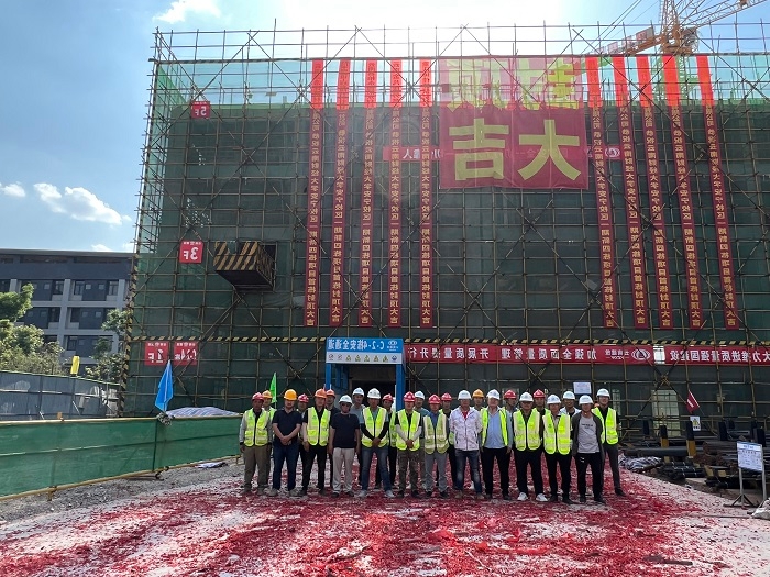 二公司云南财经大学安宁校区新四栋首栋封顶