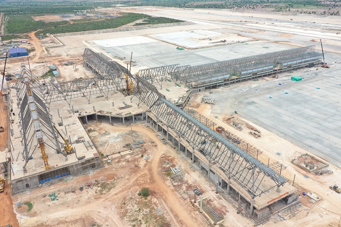 钢构公司柬埔寨暹粒新国际机场项目航站楼主体造型正式成型