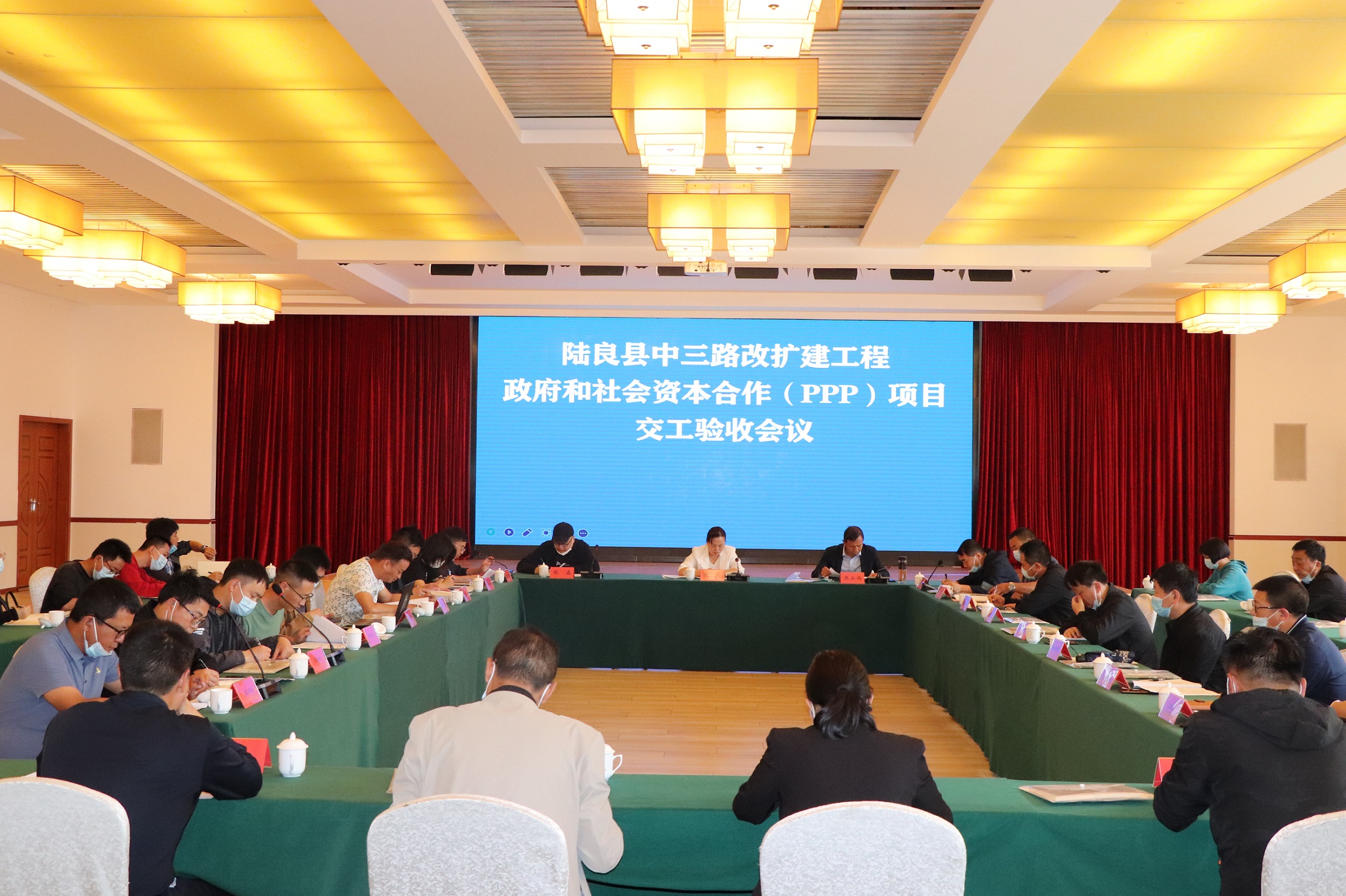 陆良县中三路改扩建工程项目通过交工验收