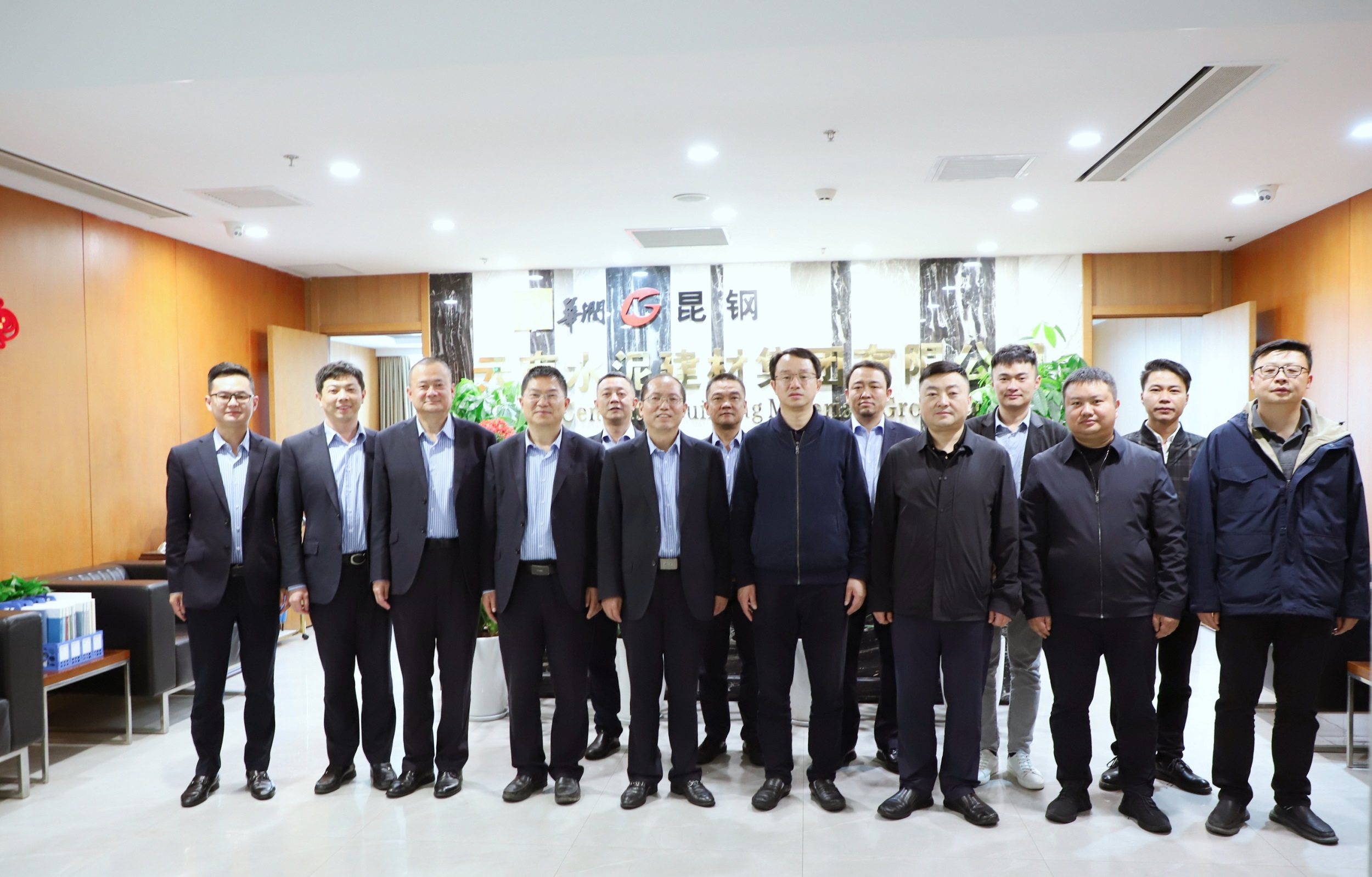 云建绿砼与云南水泥签署战略合作协议