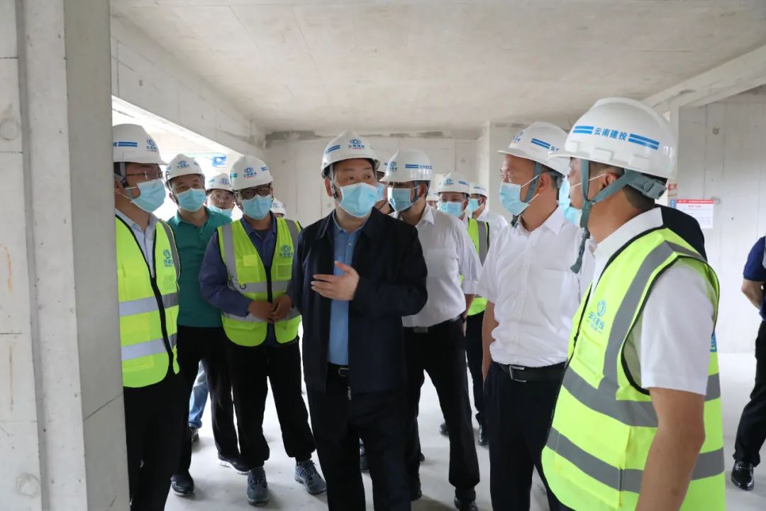 陈祖军陈文双一行调研青华海城市综合体项目和保山发展大厦