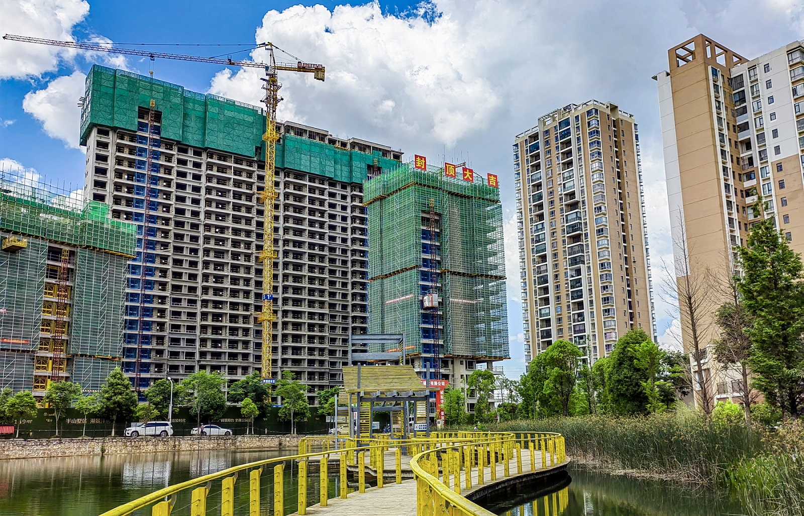 晋宁区安企居住区建设项目E地块全面封顶