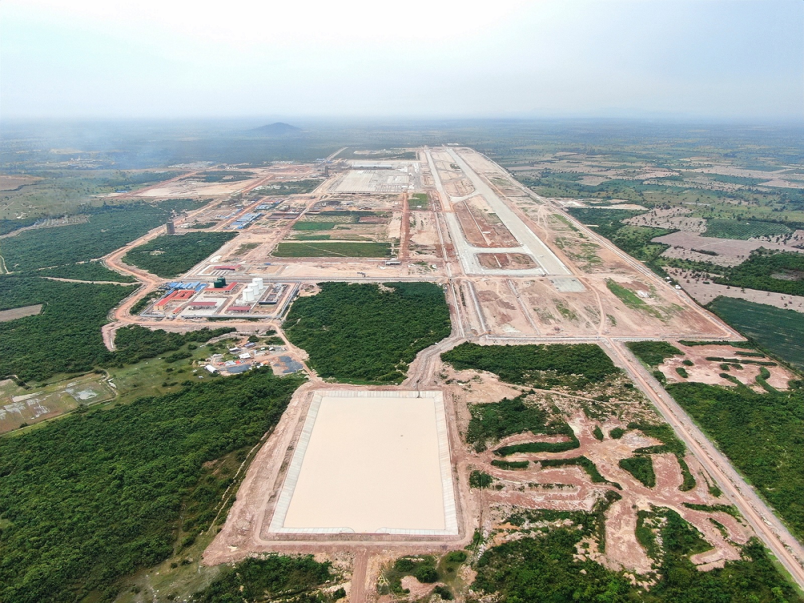 暹粒新国际机场项目首个单位工程调节水池通过竣工验收