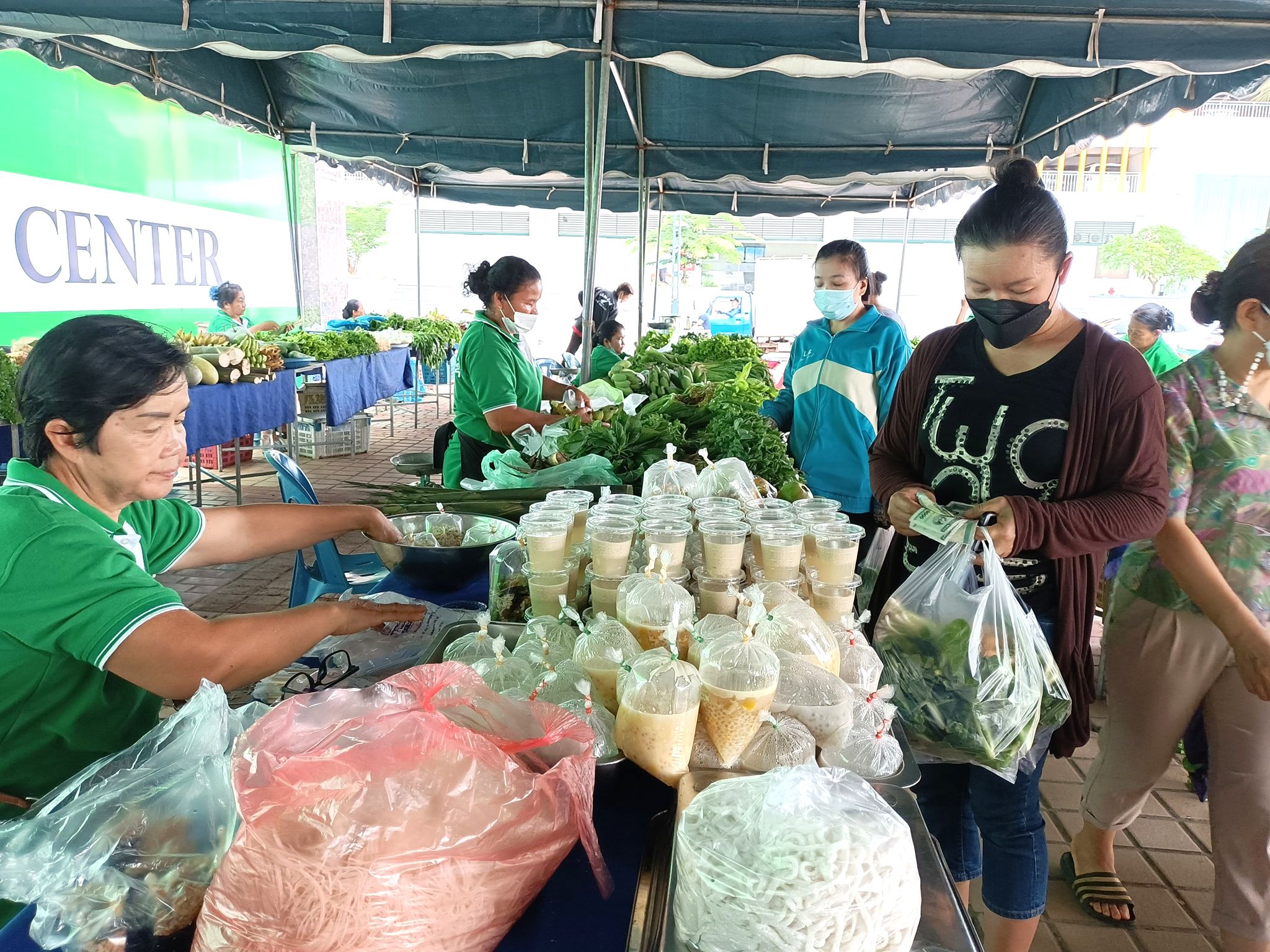 海投世界杯比分推荐所属北隆赞世界杯比分推荐与老挝农业促进小组合作开办小型菜市场