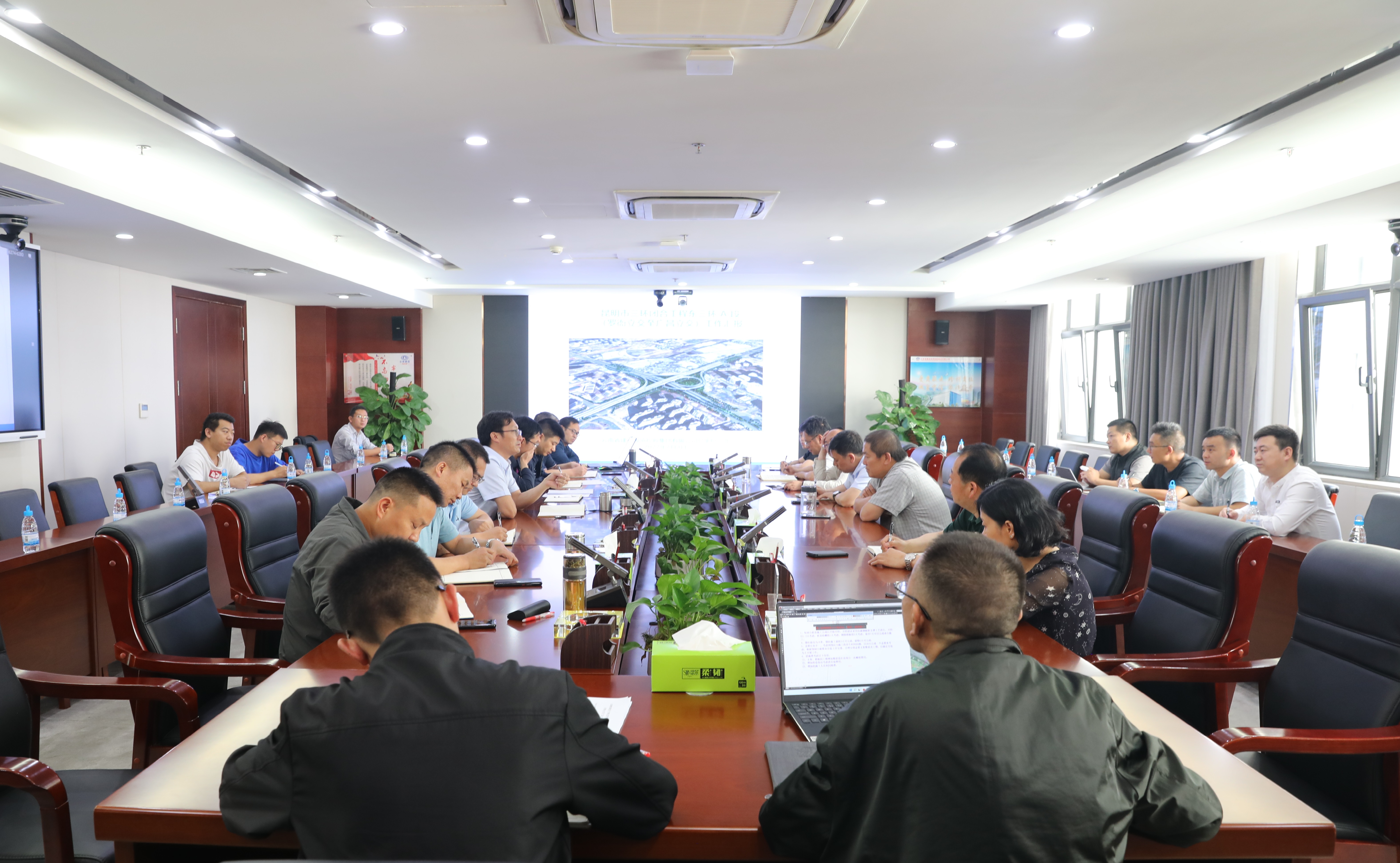 世界杯比分推荐召开昆明市三环闭合工程东三环A段（罗衙立交至广昌立交）建设项目推进会