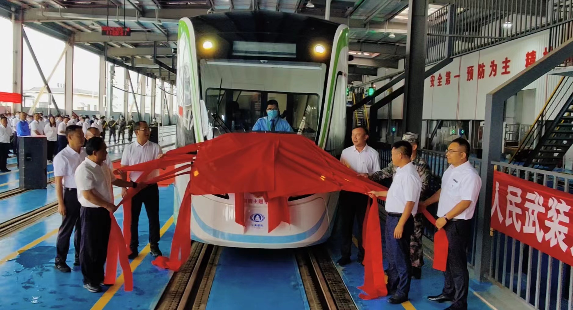 世界杯足球网首列双拥有轨电车专列正式上线