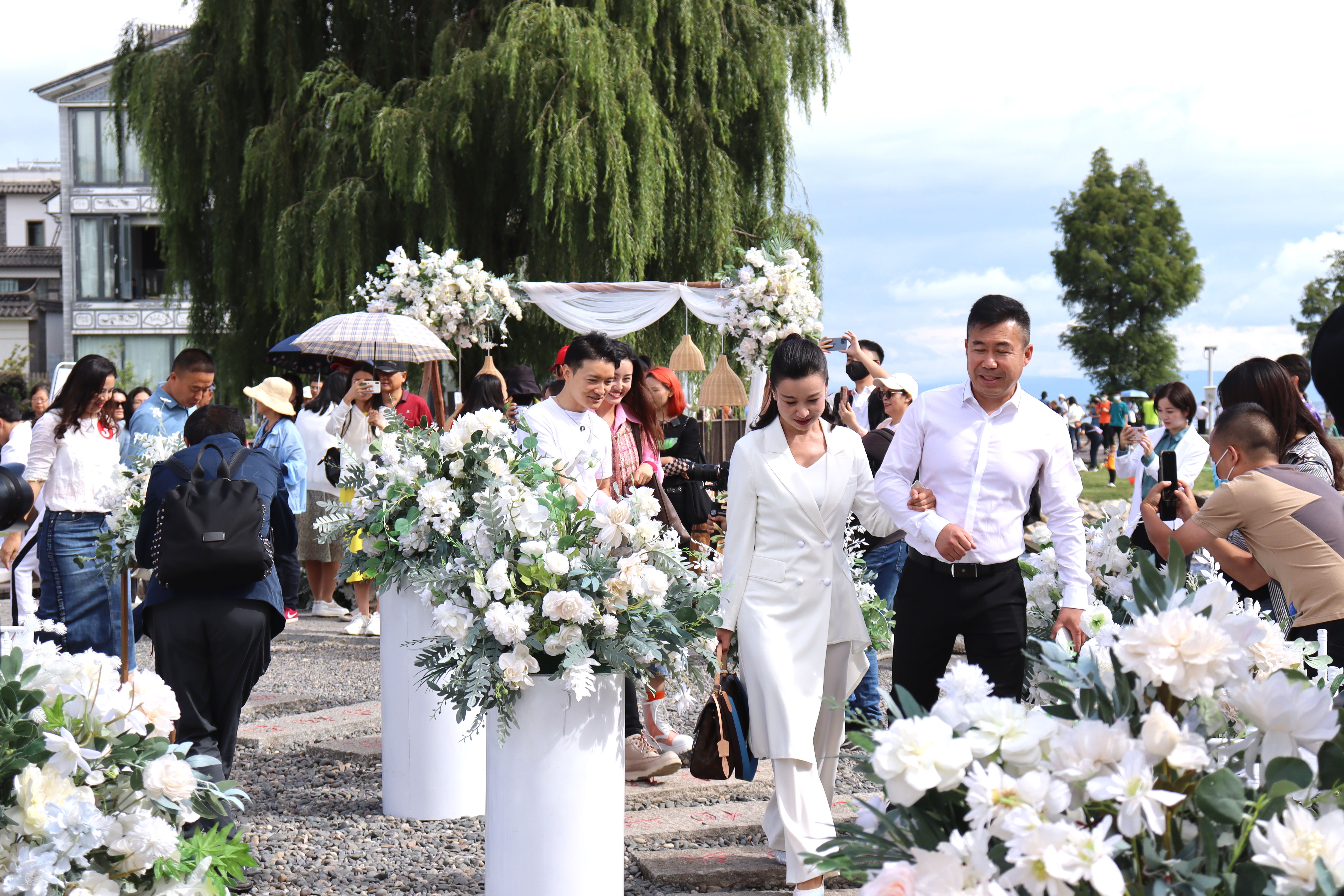 集团团委和大理州团委在洱海生态廊道举办“七夕”主题活动