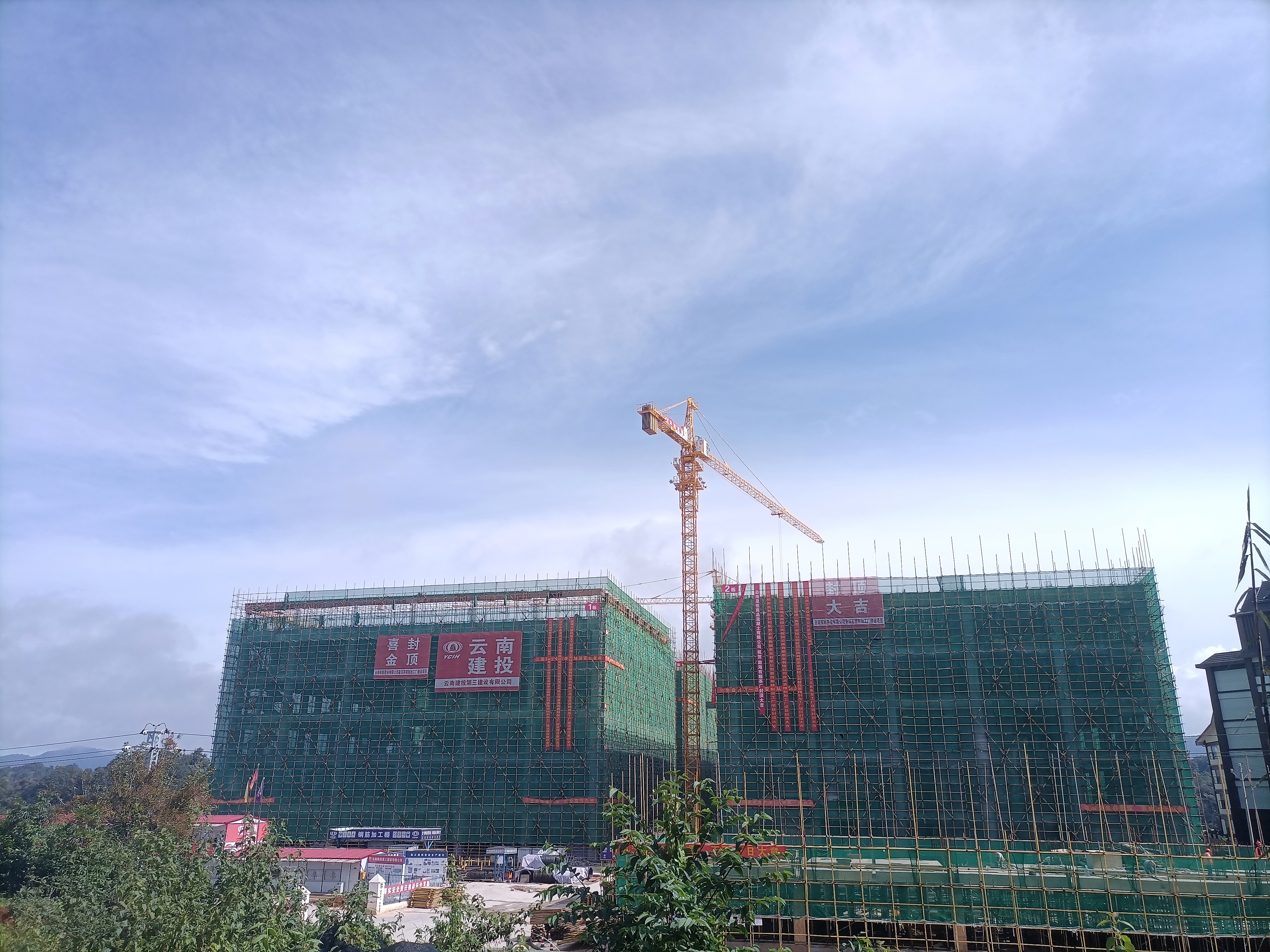 三世界杯足球平台勐海有顺茶厂建设项目四大厂房封顶