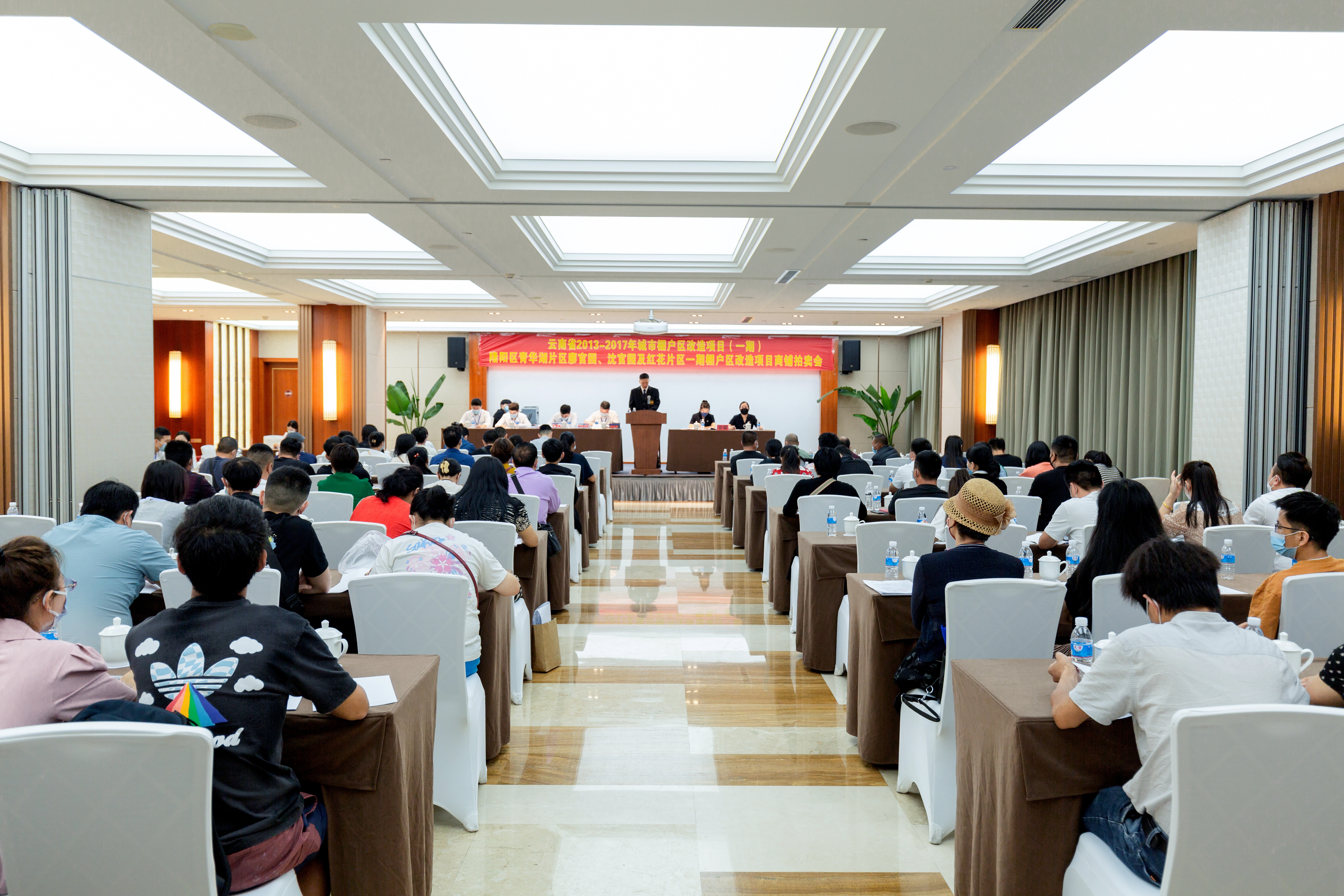 城乡投世界杯官网合作平台保山青华湖片区廖官园、沈官园及红花一期棚改项目商铺成功拍卖