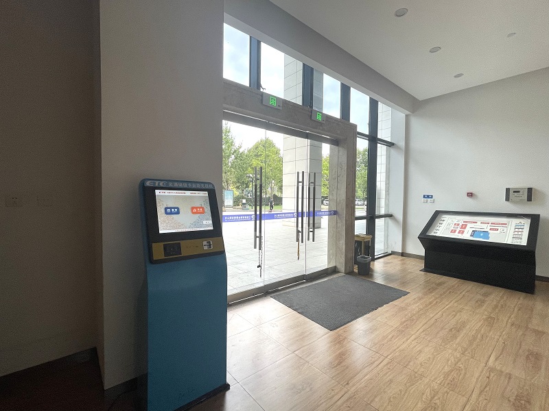 集团发展大厦ETC自助充值机上线