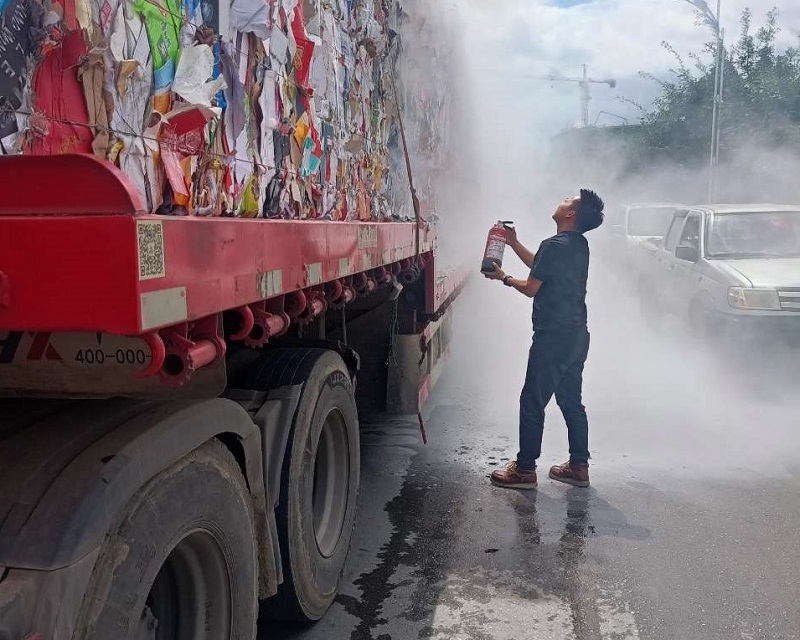 基投2026世界杯官网平台5名职工见义勇为扑灭货车大火