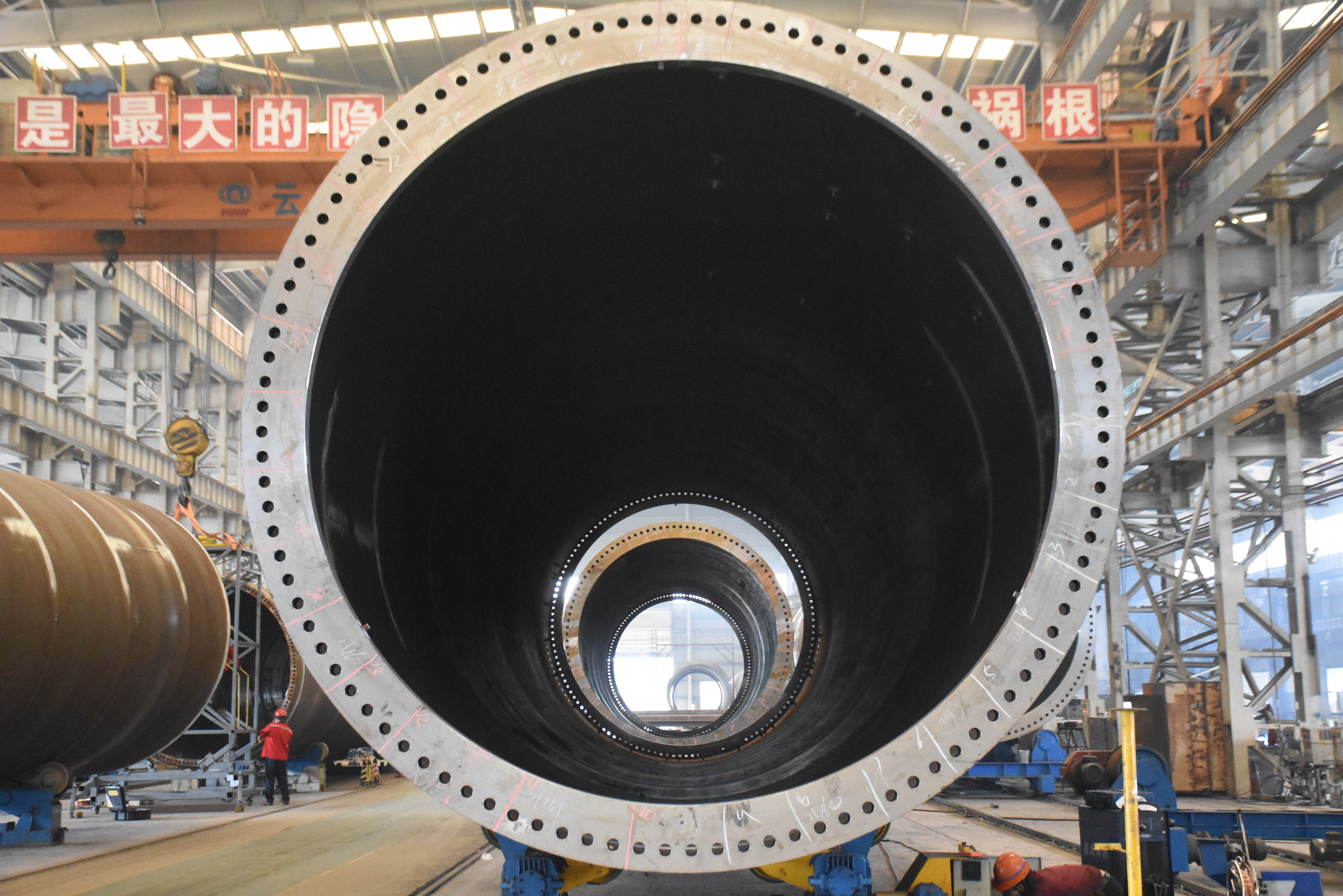 钢构公司杨林总厂风电塔筒生产线建成投产