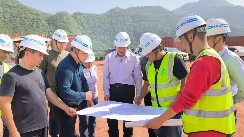 陈文双勉励十公司：珍惜发展成绩 以工作成效不断巩固发展成果