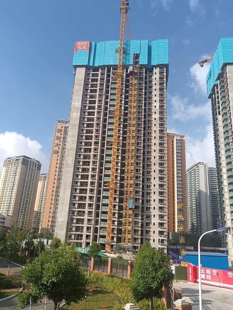 官渡区五里项目A20地块（尚雅园）回迁房2号楼主体封顶