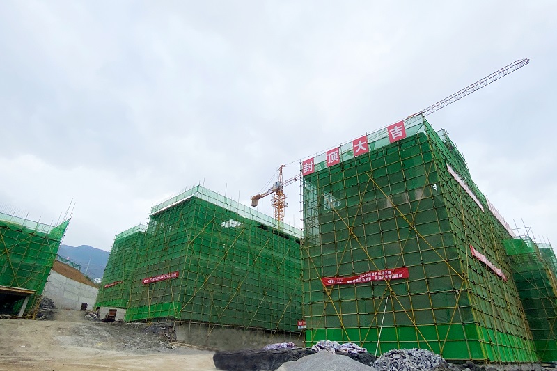 镇雄泼机第三小学项目全面封顶