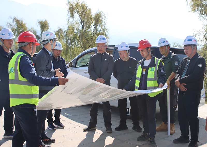 杨国文调研鹤剑兰高速、鹤庆林业生态项目