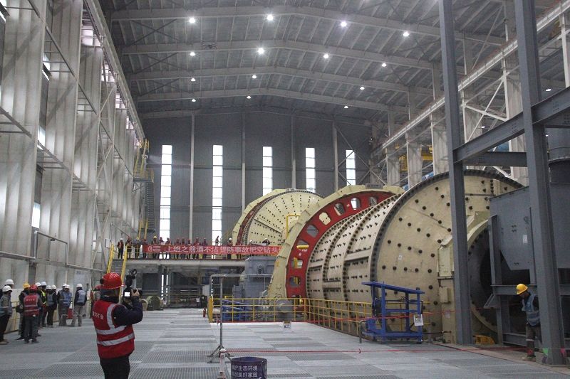 青海格尔木夏日哈木镍钴矿采选项目球磨机单机试运行成功