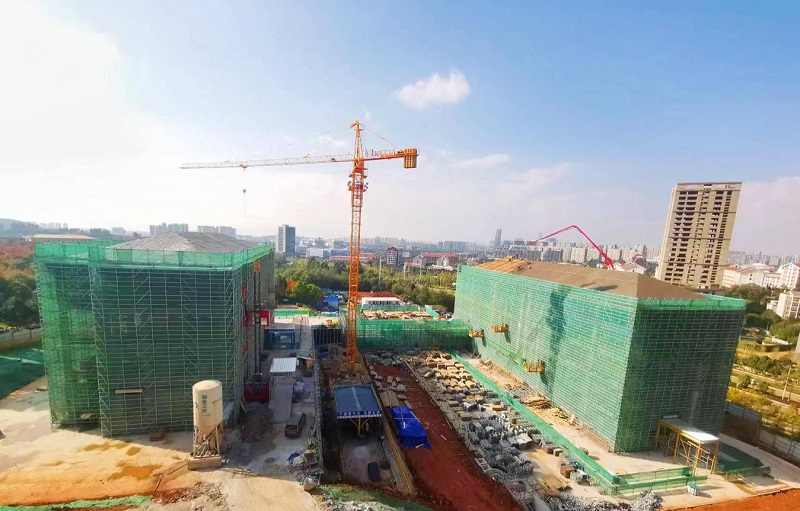 云南大学二期校舍项目教学实验楼5号主体结构封顶