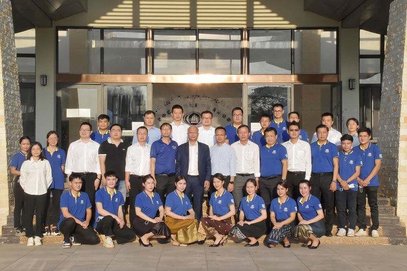 老挝公共工程与交通运输部副部长安巴宋·孟玛尼调研万万高速