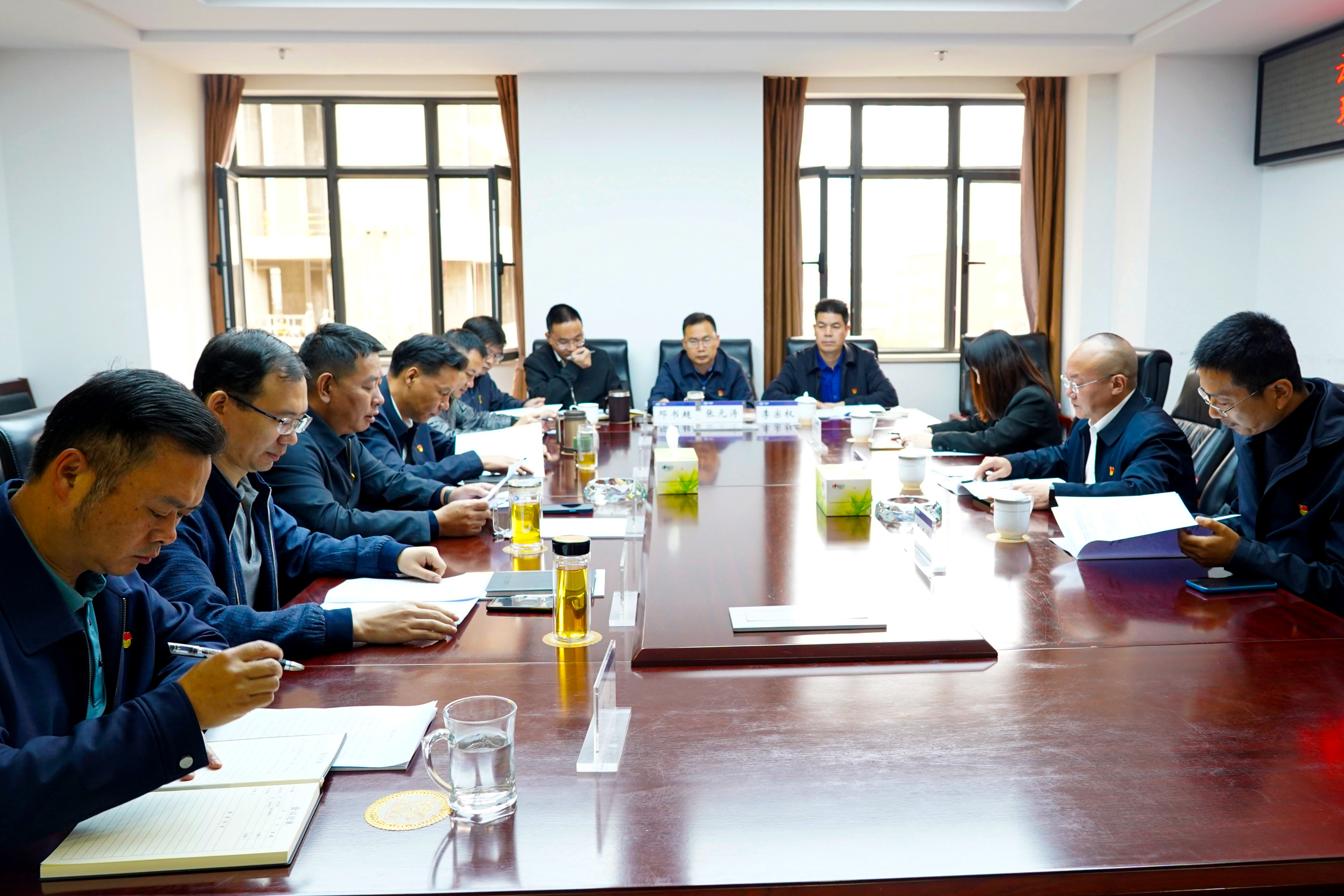 一世界杯官网合作平台：以“三学”为抓手 凝聚思想共识