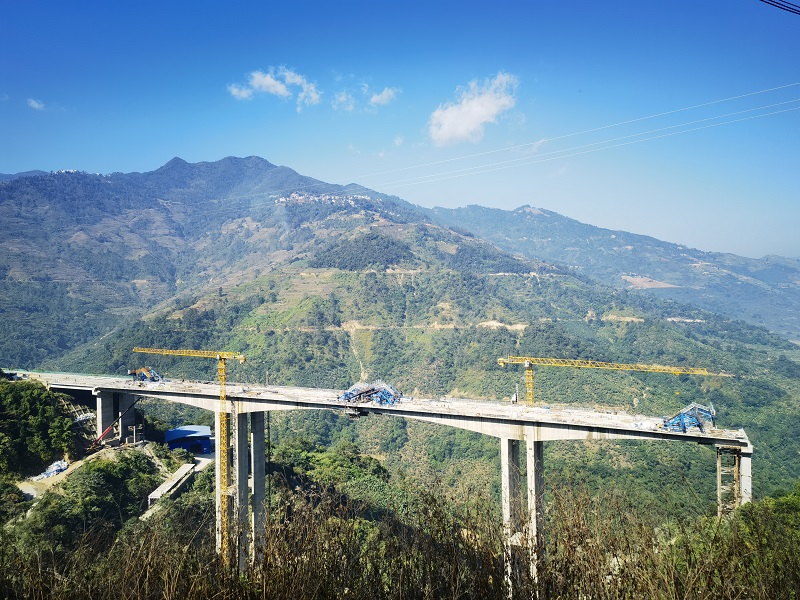 元绿高速小蚌嘎2号大桥左幅中跨合龙