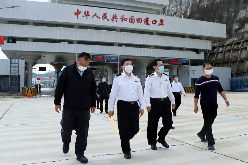 昆明海关副关长江兴培调研田蓬口岸