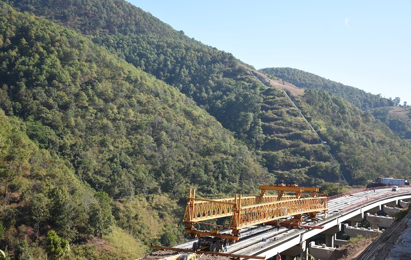 永勐高速永德连接线大松林1号大桥左幅梁板架设完成